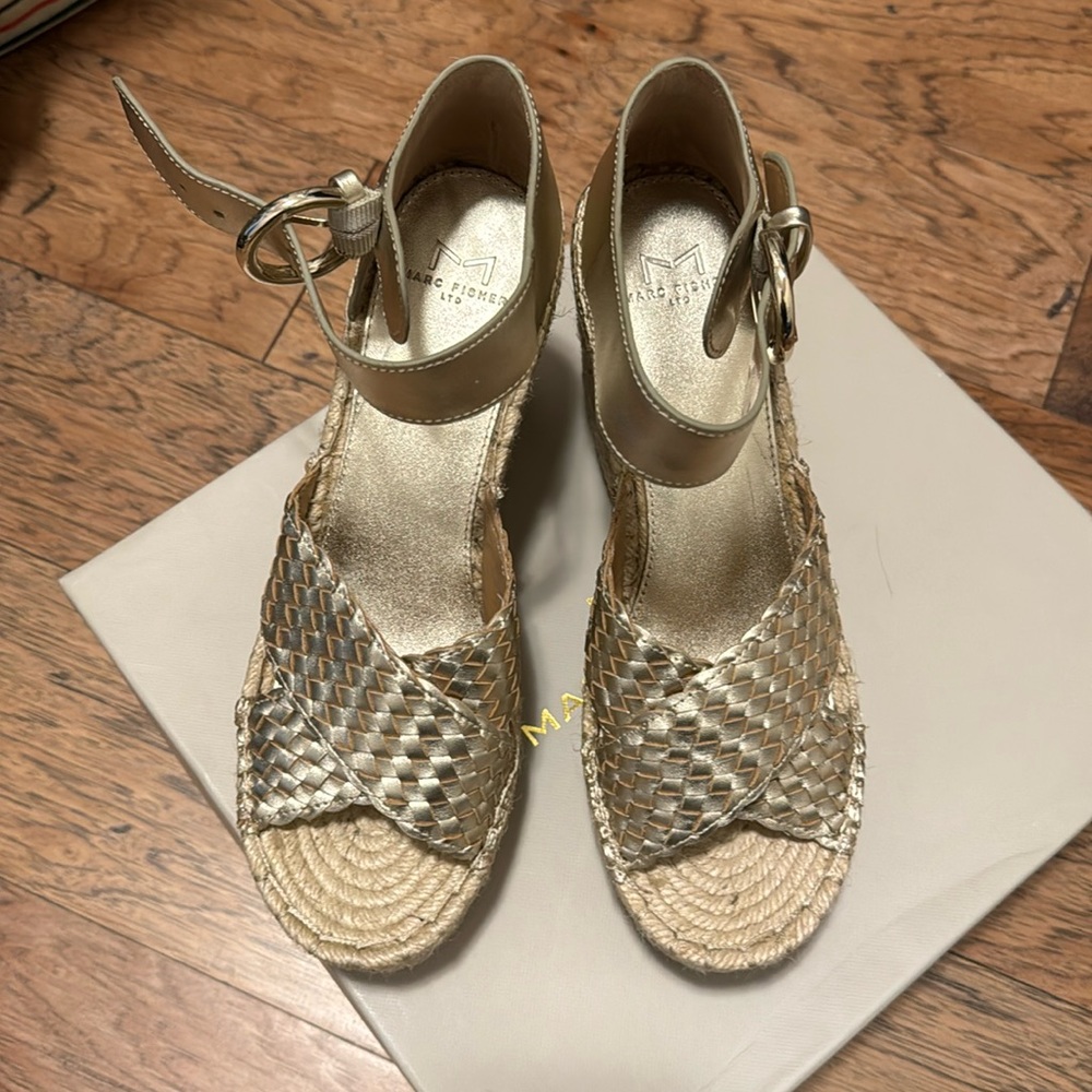 NEW IN BOX Marc Fisher Espadrilles 8